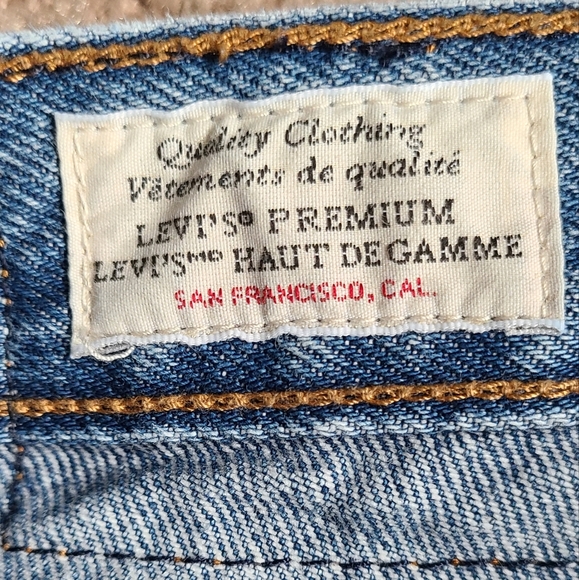 Levis size 28 wedgie ankle pant distressed hem - Picture 3 of 4